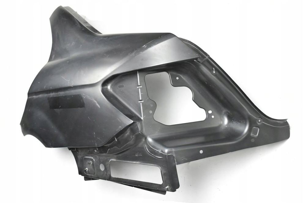 MERCEDES C-KLASA A204 W204 204 SEDAN 2007- Tylny lewy błotnik A2046300921 3/4